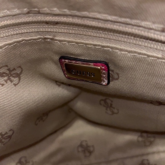Guess crossbody purse - Picture 5 of 7